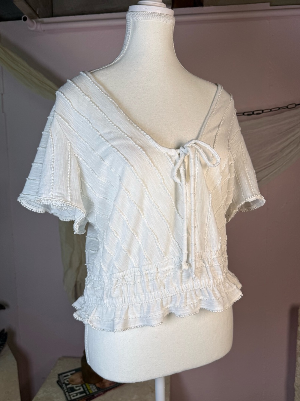 Anthropologie Ivory Ruffle Tie Front Blouse – XL